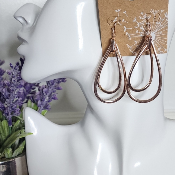 Elegant Rose Gold Teardrop Earrings - Picture 1 of 2